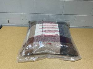 lot 230 image: Threshold Decor Pillow