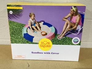 lot 414 image: Sun Squad Sandbox with Cover