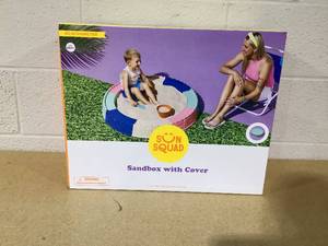 lot 415 image: Sun Squad Sandbox with Cover