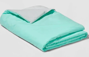 lot 293 image: Pillowfort Kids Waterproof Weighted Blanket