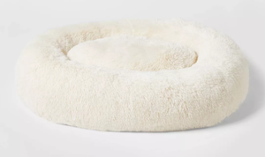 lot 329 image: Donut Bolster Dog Bed - Boots & Barkley