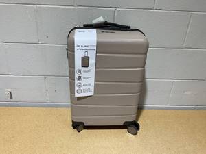 lot 262 image: Skyline Hardside 20 Inch Carry On Spinner Suitcase