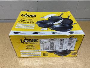 lot 289 image: 4PCS Lodge Cast Iron Seasoned Set with Skillet, Griddle & Dutch Oven