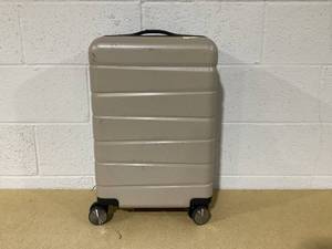 lot 489 image: Skyline Hardside 20 Inch Carry On Spinner Suitcase