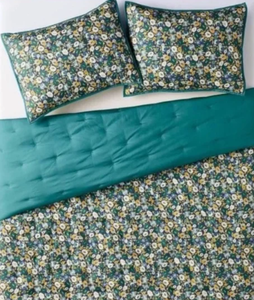 lot 375 image: Twin Size JUNGALOW X OPALHOUSE NWT printed Floral Quilt & Sham set -blue