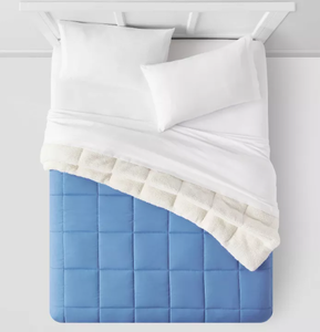 lot 386 image: Faux Shearling Washed Microfiber Reversible Comforter - Room Essentials Twin XL Blue