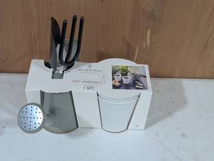 lot 104 image: Kids Outdoor Potting Set - 5pc - Hearth & Hand with Magnolia