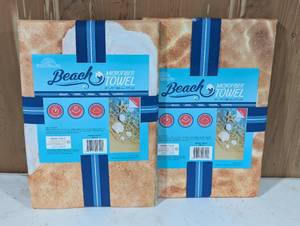 lot 117 image: Set of 2 WHITLEY WILLOWS REVERSIBLE MICROFIBER TOWEL 35 x 70 SHELLS