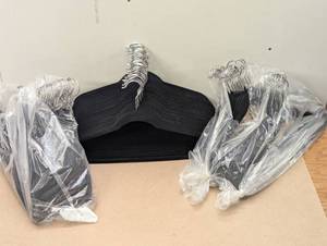 lot 91 image: 80 Premium Velvet Non-Slip Costco Hangers