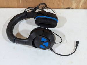 lot 27 image: Turtle Beach Ear Force Recon 150 Gaming Headset - Play Station Blue