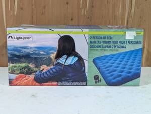 lot 1 image: Lightspeed Outdoors Deluxe 2 Person Pvc-free Air Bed