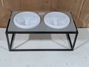 lot 13 image: Classic Fashion Elevated Dog Feeder - Boots & Barkley