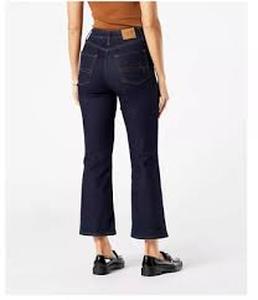 lot 23 image: DENIZEN from Levis Womens High-Rise Sculpting Cropped Flare Jeans Size 10 W30