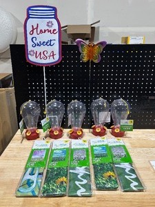 lot 17 image: Garden Flags, Hummingbird Feeders