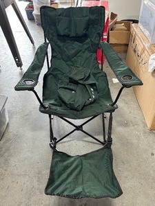 lot 40 image: Lawn Chair with Footrest