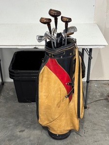 lot 67 image: Arnold Palmer Golf Clubs