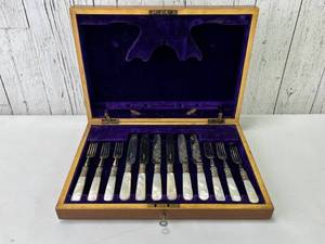 lot 596 image: Sterling Silverware Set