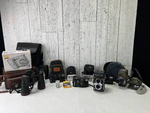 lot 592 image: AntiqueVintage Cameras