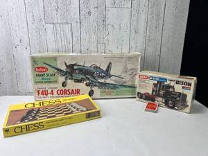 lot 586 image: Vintage Models & Game