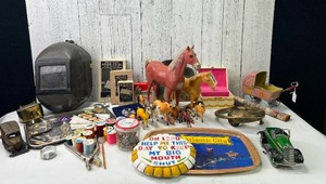 lot 584 image: Vintage & Antique Items