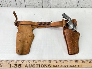 lot 112 image: Vintage Toy Gun & Holster