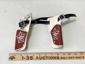 lot 113 image: Vintage Holster & Toy Gun