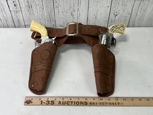 lot 117 image: Vintage Toy Guns & Holster