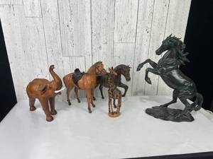 lot 549 image: Animal Figurines Including Horses, Elephant, and Giraffe