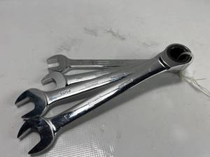 lot 137 image: Dewalt Combination Wrenches, Chrome Finish, Metric Sizes