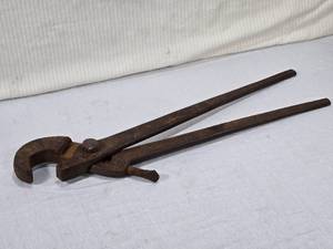 lot 14 image: Vintage Forged Adjustable Pipe Wrench Approx. 25 Long