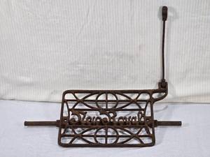 lot 15 image: New Royal Cast Iron Treadle Base