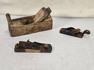 lot 19 image: Lot of Vintage Woodworking Hand Planes