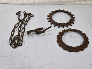 lot 28 image: I.H. Pitman Latch, Vintage Planter Plate, Chain