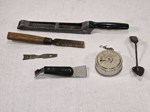 lot 30 image: Dandee Chalk Line Reel, a wood-handled file, a Montgomery Ward multi-tool and Other Vintage Tools