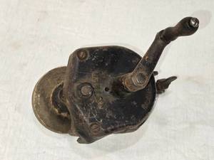 lot 31 image: Antique Household Hand-Cranked Sharpener