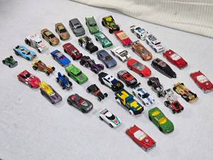 lot 47 image: Large Lot of Miscellaneous Cars