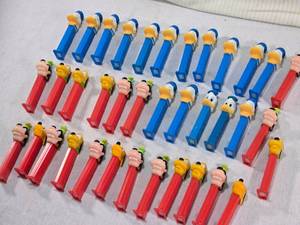lot 60 image: Lot of Disney Themed PEZ Dispensers Donald Duck and Goofy