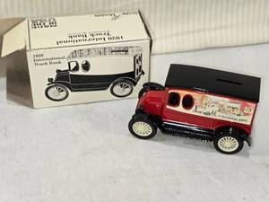 lot 88 image: Case IH Christmas 1991 1920 International Truck Bank Die-Cast Model - 125 scale