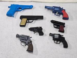 lot 97 image: Vintage Toy Guns - Wasp X707 Revolver Missing Pin