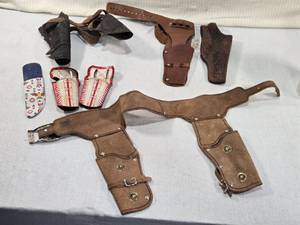 lot 101 image: Toy Western Holsters and Knife Sheath