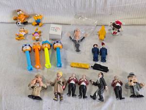 lot 112 image: Garfield Figures, Garfield PEZ and Other Character Figures
