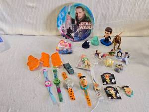 lot 113 image: Star Wars Paper Plates, Flintstones Memorabilia and Others