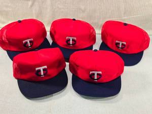 lot 232 image: Lot of 5 Minnesota Twins Baseball Caps