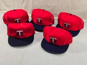 lot 234 image: Lot of 5 Minnesota Twins Baseball Caps