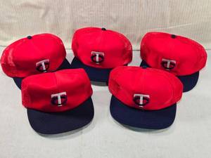 lot 235 image: Lot of 5 Minnesota Twins Baseball Caps