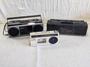 lot 256 image: Lot of Three Vintage Boomboxes - Sanyo, Emerson, Toshiba