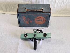lot 258 image: PM-2 Compact Bar Light for Home Movies