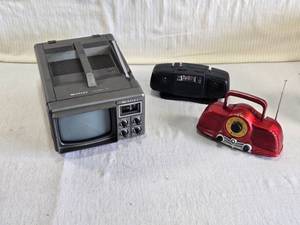 lot 259 image: Vintage Bentley Portable TV model Bentley-100A, Radio, and Boombox