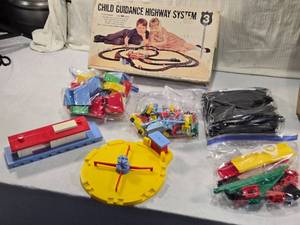 lot 270 image: Child Guidance Highway System No. 603 Vintage Toy Set - Uncounted