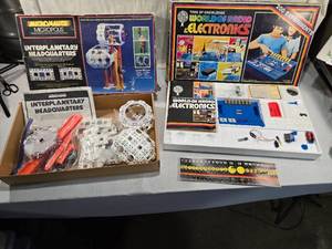 lot 271 image: 1970s Micronauts Interplanetary Headquarters and 1977 Tree of Knowledge World of Radio & Electronics Kits - Uncounted